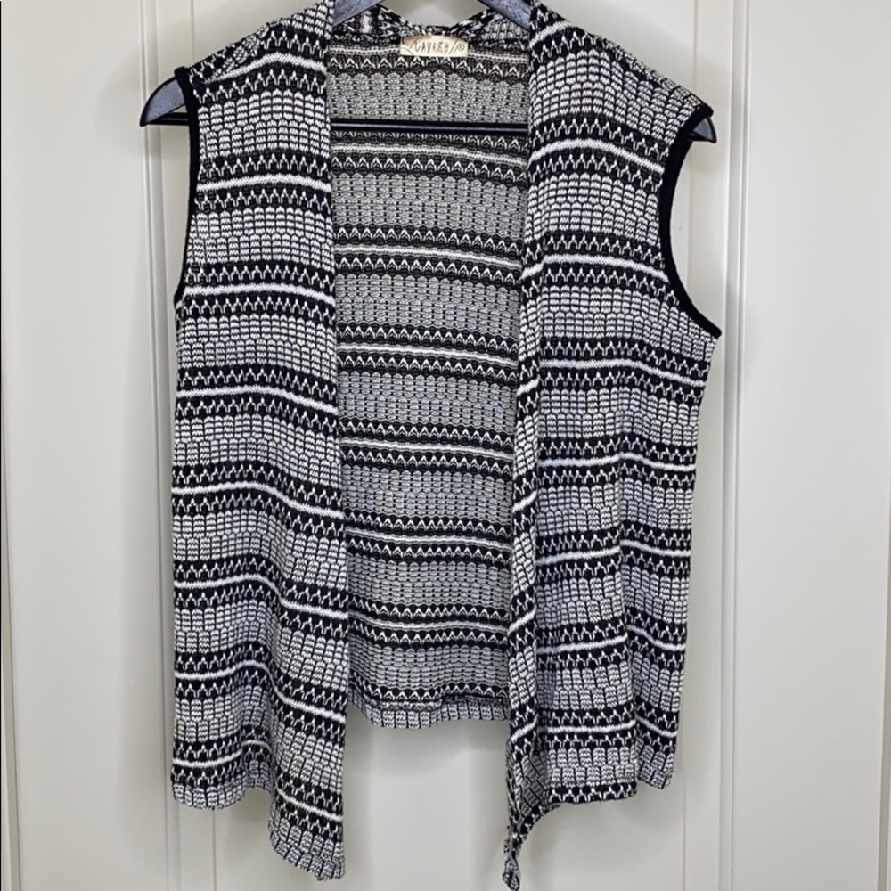 Lavish sleeveless knit duster black & white